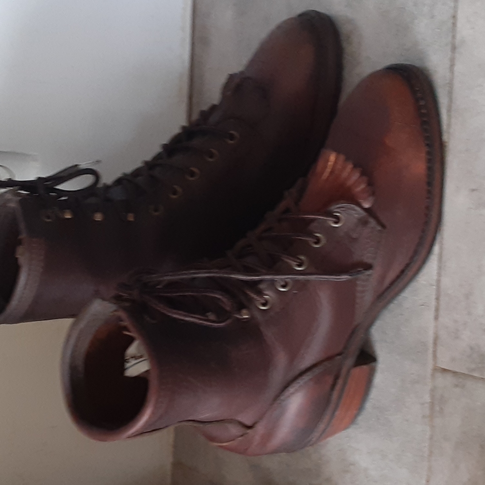 VIBRANT  boots  size  9 women